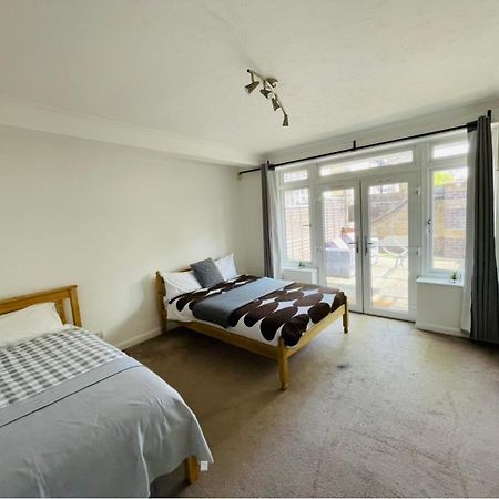Up To 3 People, Room In A Share House With Private Garden Access Лондон Экстерьер фото