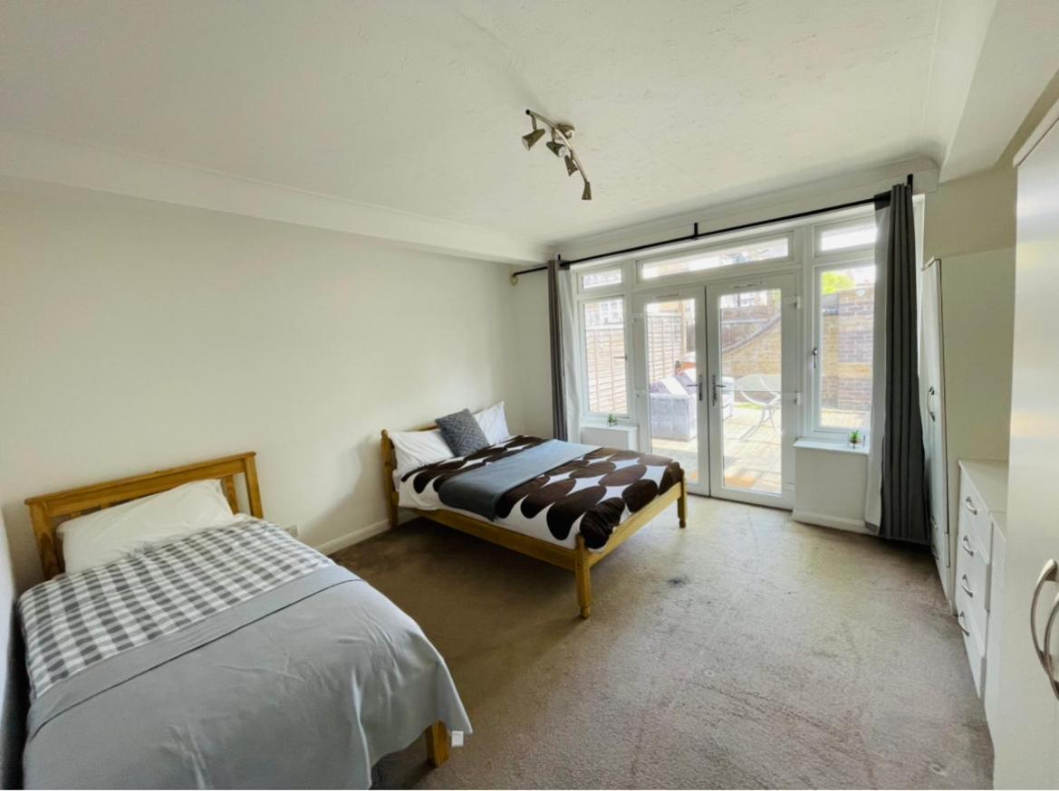 Up To 3 People, Room In A Share House With Private Garden Access Лондон Экстерьер фото